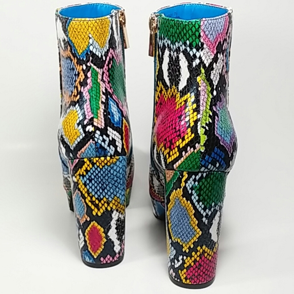🆕 NWOB Multicolor Faux Snake Skin Platform Booties 🆕 - Picture 5 of 8